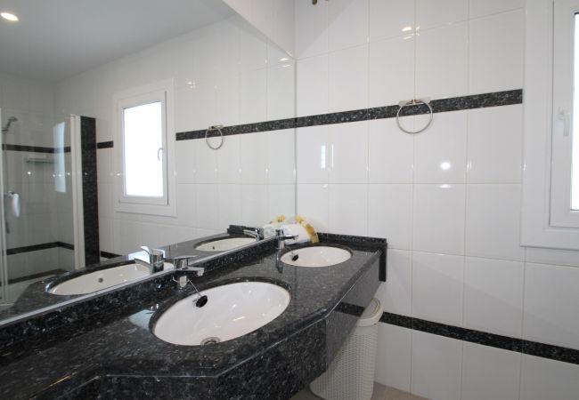 Villa en Miami Playa - ALAMO Gran villa piscina privada y WiFi gratis Villa en Miami Playa - ALAMO Gran villa piscina privada y WiFi gratis