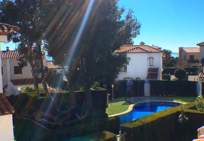 Casa adosada en Miami Playa - RIOJA Adosado jardín, BBQ, piscina y Wifi gratis Casa adosada en Miami Playa - RIOJA Adosado jardín, BBQ, piscina y Wifi gratis