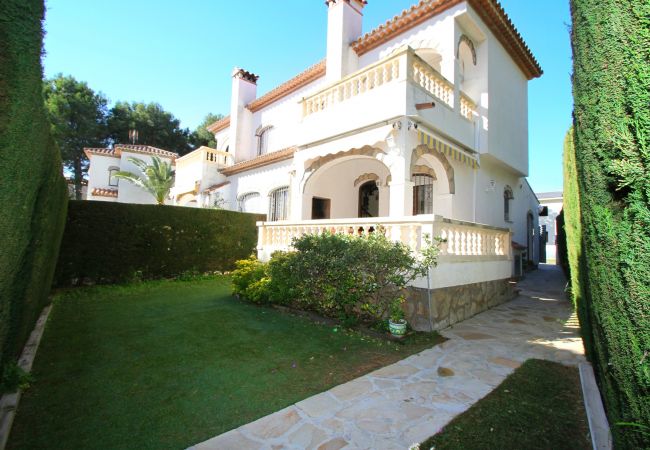 Casa adosada en Miami Playa - RIOJA Adosado jardín, BBQ, piscina y Wifi gratis Casa adosada en Miami Playa - RIOJA Adosado jardín, BBQ, piscina y Wifi gratis