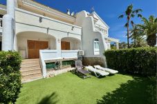 Casa adosada en Miami Playa - CASABLANCA 1ª línea mar con BBQ y Wifi