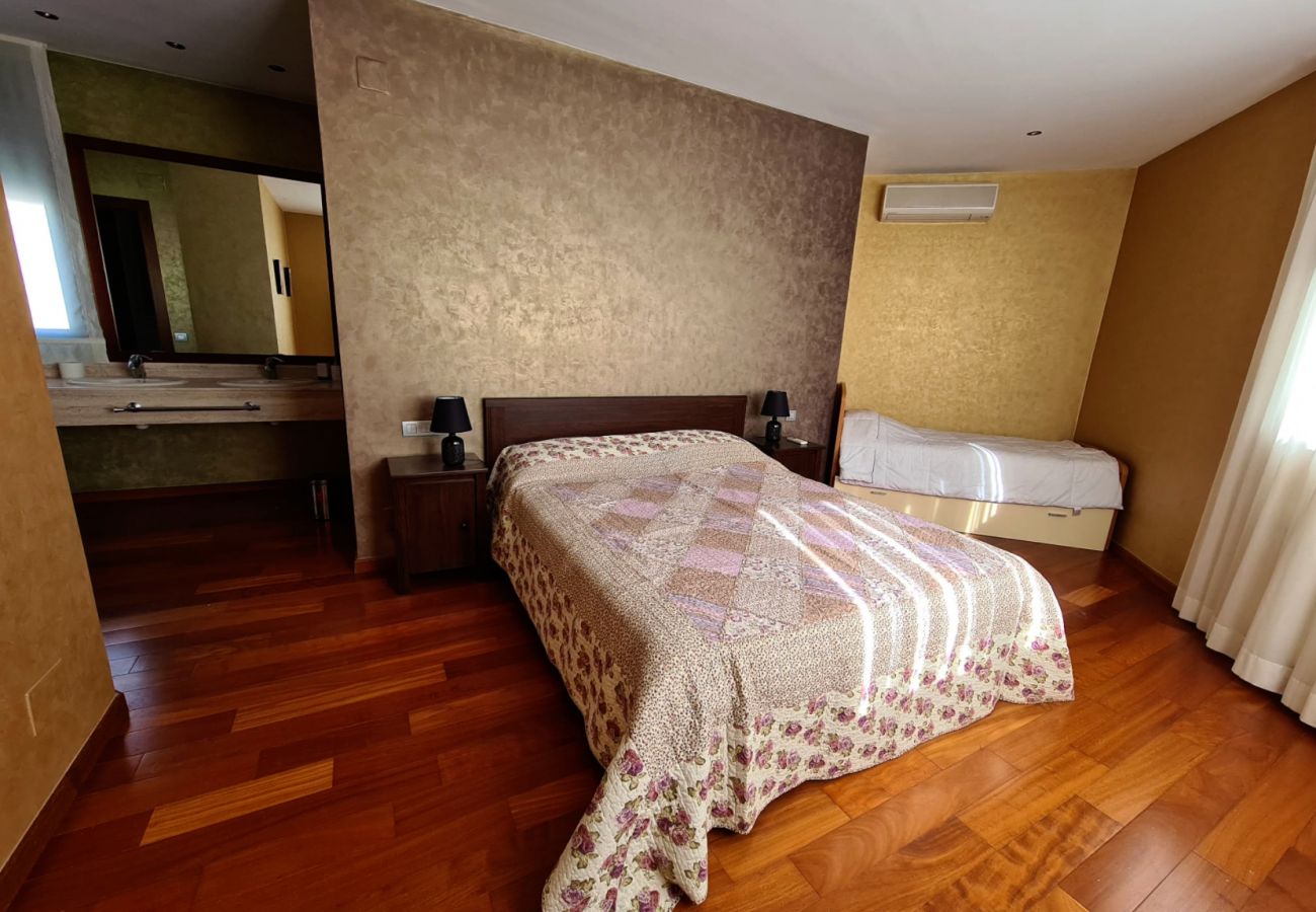 Villa en Hospitalet de L´Infant - PERLA Gran villa piscina privada y WiFi gratis Villa en Hospitalet de L´Infant - PERLA Gran villa piscina privada y WiFi gratis