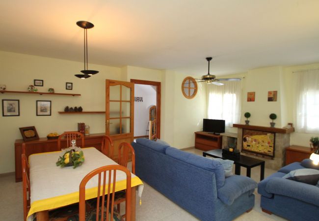 Casa adosada en Miami Playa - BEDOL1 Adosado jardín, piscina comun, WiFi gratis Casa adosada en Miami Playa - BEDOL1 Adosado jardín, piscina comun, WiFi gratis