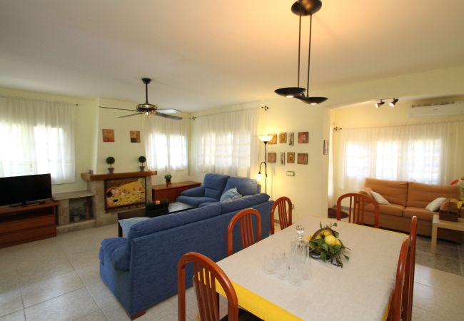 Casa adosada en Miami Playa - BEDOL1 Adosado jardín, piscina comun, WiFi gratis Casa adosada en Miami Playa - BEDOL1 Adosado jardín, piscina comun, WiFi gratis