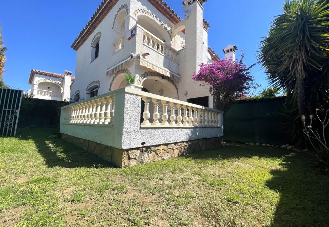 Casa adosada en Miami Playa - MASIA4 adosado con piscina comunitaria Casa adosada en Miami Playa - MASIA4 adosado con piscina comunitaria