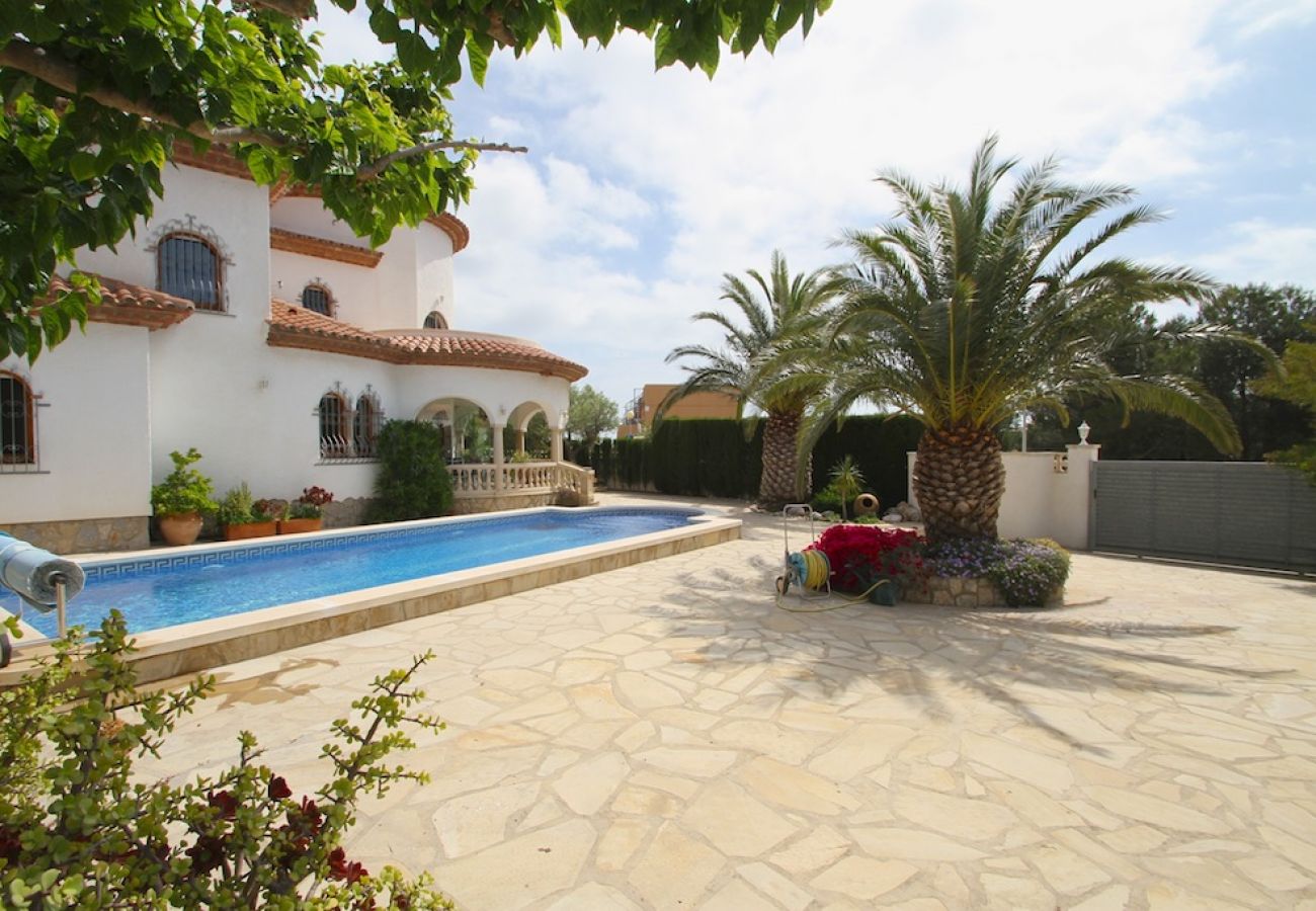 Villa in Miami Playa - GRANADA Villa piscina, jardín, BBQ, Wifi gratis Villa in Miami Playa - GRANADA Villa piscina, jardín, BBQ, Wifi gratis