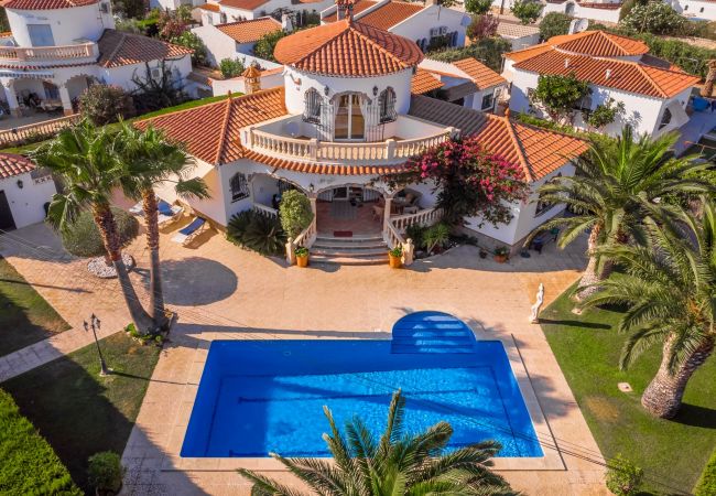 Villa/Dettached house in Miami Playa - LIDIA Villa piscina privada, jardín, Wifi gratis