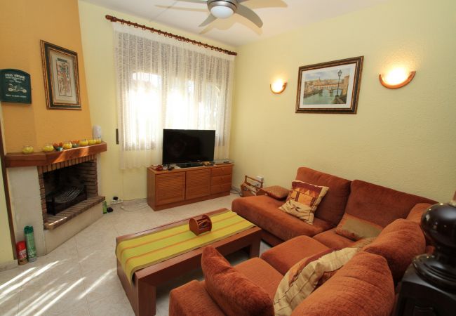 Terraced House in Miami Playa - RIOJA Adosado jardín, BBQ, piscina y Wifi gratis Terraced House in Miami Playa - RIOJA Adosado jardín, BBQ, piscina y Wifi gratis