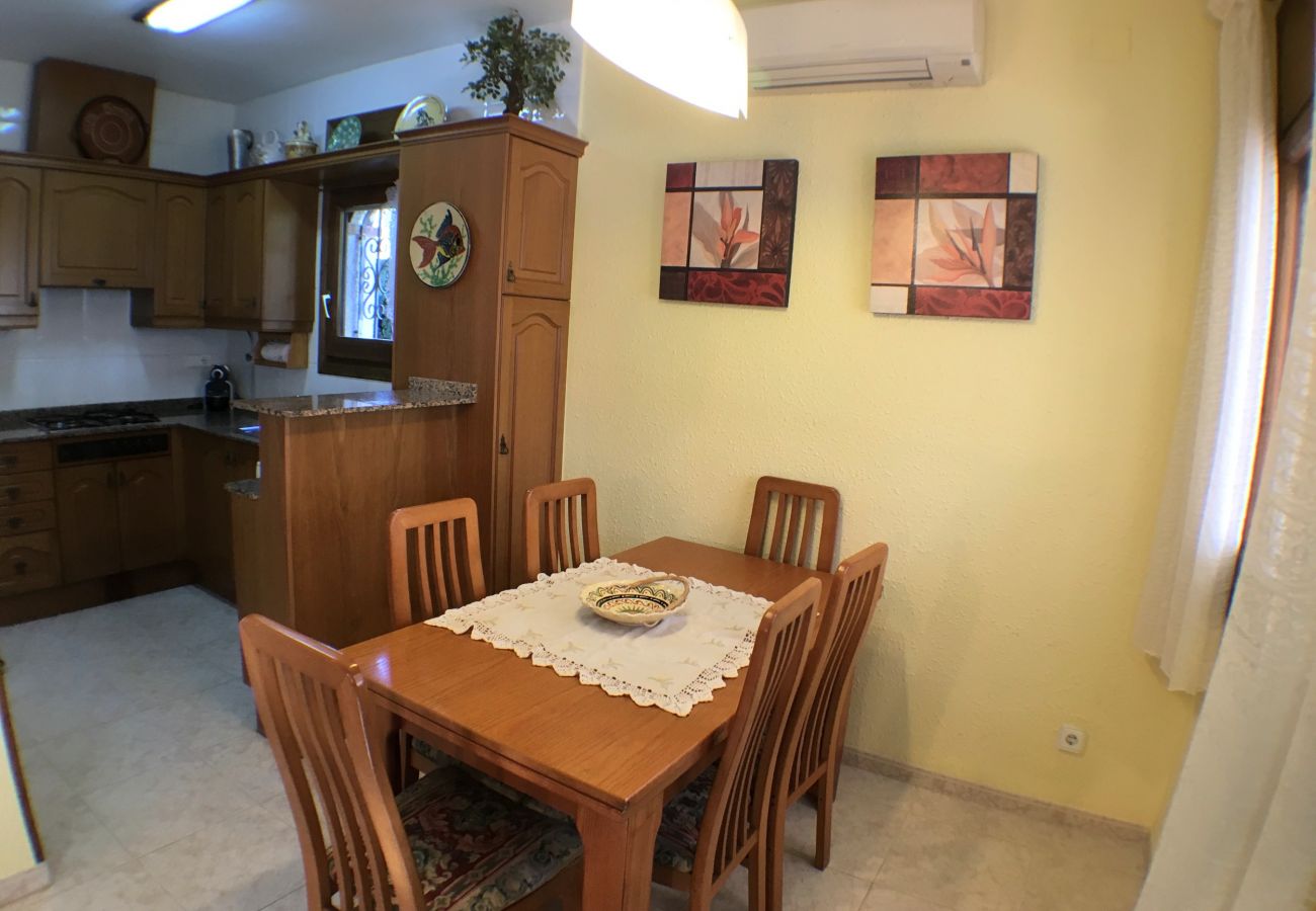 Terraced House in Miami Playa - RIOJA Adosado jardín, BBQ, piscina y Wifi gratis Terraced House in Miami Playa - RIOJA Adosado jardín, BBQ, piscina y Wifi gratis
