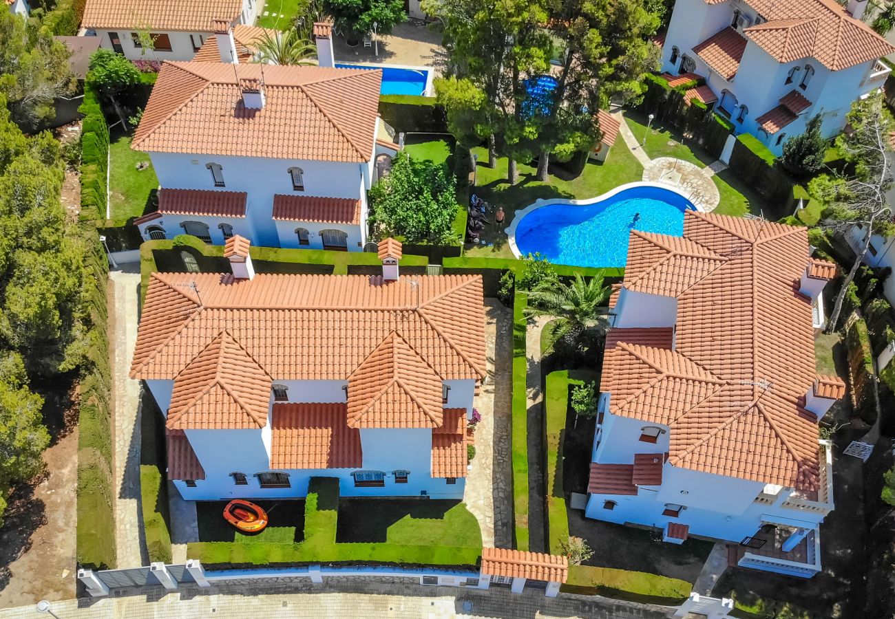 Terraced House in Miami Playa - RIOJA Adosado jardín, BBQ, piscina y Wifi gratis Terraced House in Miami Playa - RIOJA Adosado jardín, BBQ, piscina y Wifi gratis