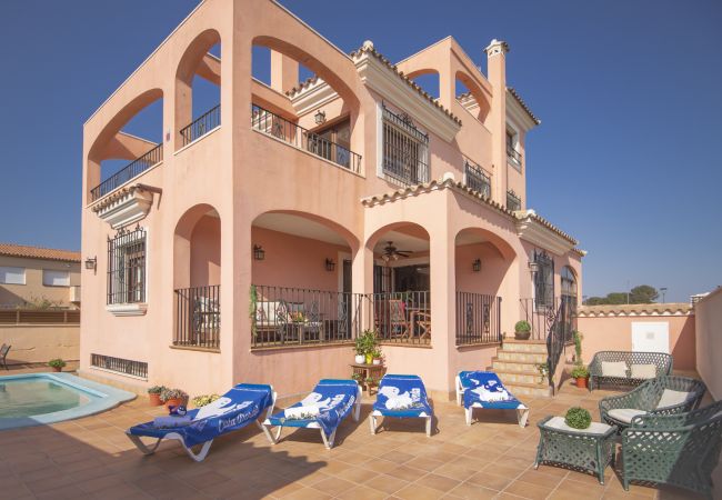 Villa/Dettached house in Hospitalet de L´Infant - ROSA Villa con piscina privada al lado de la playa