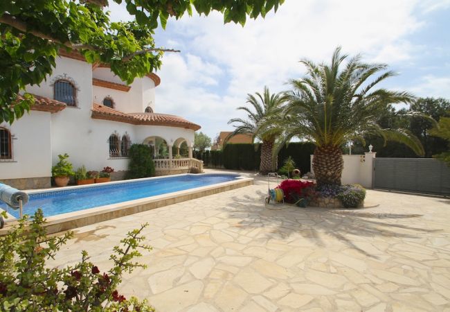 Villa à Miami Playa - GRANADA Villa piscina, jardín, BBQ, Wifi gratis Villa à Miami Playa - GRANADA Villa piscina, jardín, BBQ, Wifi gratis