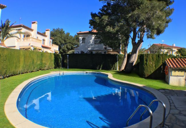 Maison mitoyenne à Miami Playa - RIOJA Adosado jardín, BBQ, piscina y Wifi gratis Maison mitoyenne à Miami Playa - RIOJA Adosado jardín, BBQ, piscina y Wifi gratis