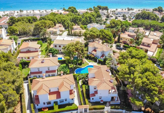 Maison mitoyenne à Miami Playa - RIOJA Adosado jardín, BBQ, piscina y Wifi gratis Maison mitoyenne à Miami Playa - RIOJA Adosado jardín, BBQ, piscina y Wifi gratis