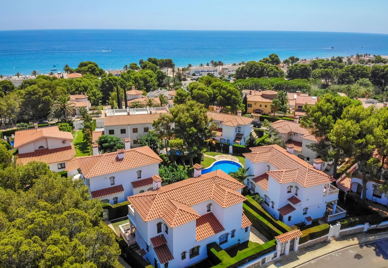 Maison mitoyenne à Miami Playa - RIOJA Adosado jardín, BBQ, piscina y Wifi gratis