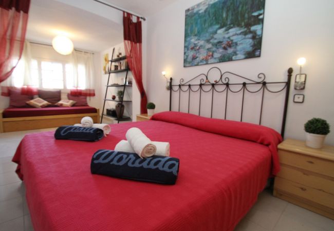 Maison mitoyenne à Miami Playa - BEDOL1 Adosado jardín, piscina comun, WiFi gratis Maison mitoyenne à Miami Playa - BEDOL1 Adosado jardín, piscina comun, WiFi gratis