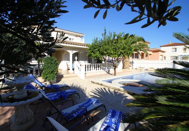 Вилла на Miami Playa - LEMON Villa con piscina y Wifi gratis Вилла на Miami Playa - LEMON Villa con piscina y Wifi gratis