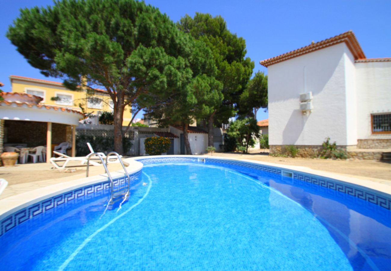 Вилла на Миами Плайя - FORTUNA villa, piscina privada y grán jardín Вилла на Миами Плайя - FORTUNA villa, piscina privada y grán jardín