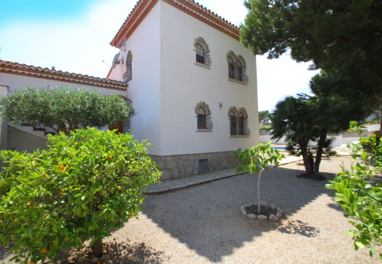 Вилла на Миами Плайя - FORTUNA villa, piscina privada y grán jardín Вилла на Миами Плайя - FORTUNA villa, piscina privada y grán jardín