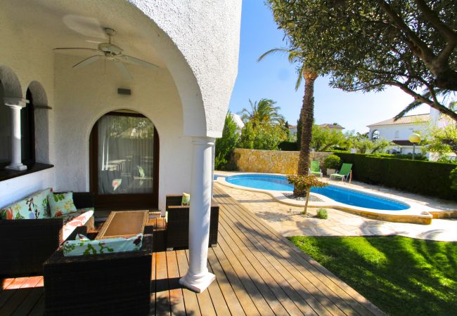 Вилла на Miami Playa - SULA villa con piscina privada cerca del mar Вилла на Miami Playa - SULA villa con piscina privada cerca del mar