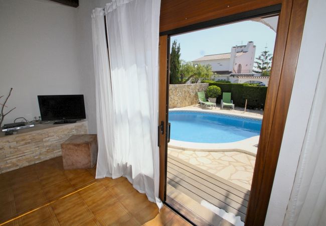 Вилла на Miami Playa - SULA villa con piscina privada cerca del mar Вилла на Miami Playa - SULA villa con piscina privada cerca del mar