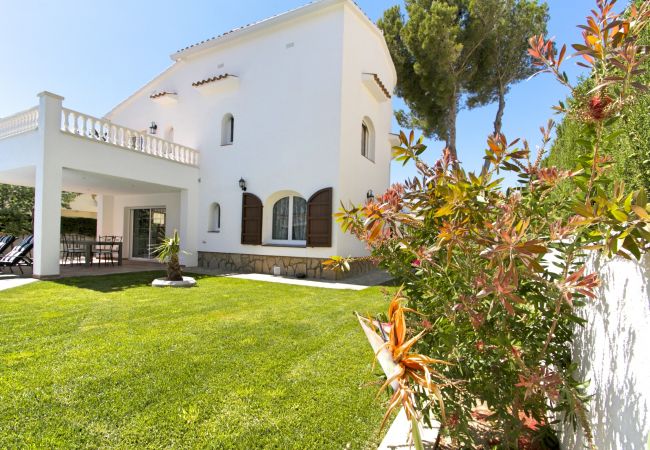 Вилла на Miami Playa - GALLO Gran villa en playa, piscina y wifi gratis Вилла на Miami Playa - GALLO Gran villa en playa, piscina y wifi gratis