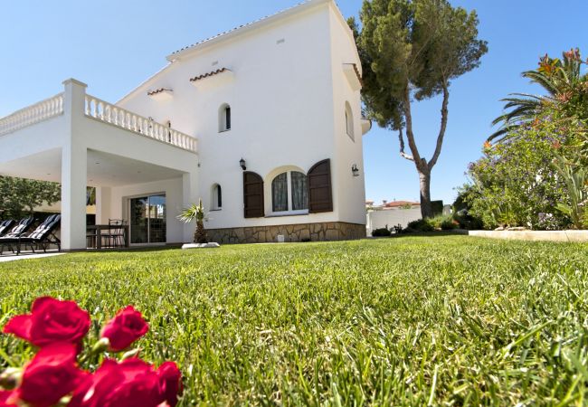 Вилла на Miami Playa - GALLO Gran villa en playa, piscina y wifi gratis Вилла на Miami Playa - GALLO Gran villa en playa, piscina y wifi gratis