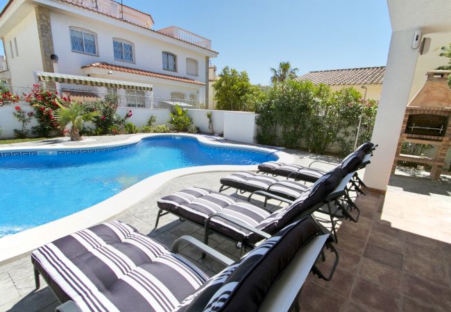 Вилла на Miami Playa - GALLO Gran villa en playa, piscina y wifi gratis Вилла на Miami Playa - GALLO Gran villa en playa, piscina y wifi gratis