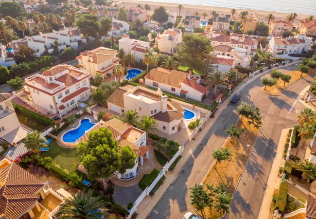 Вилла на Miami Playa - GALLO Gran villa en playa, piscina y wifi gratis Вилла на Miami Playa - GALLO Gran villa en playa, piscina y wifi gratis