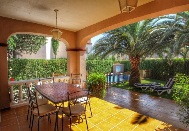 Вилла на Miami Playa - NAPOLEON Villa piscina privada, BBQ, Wifi gratis Вилла на Miami Playa - NAPOLEON Villa piscina privada, BBQ, Wifi gratis