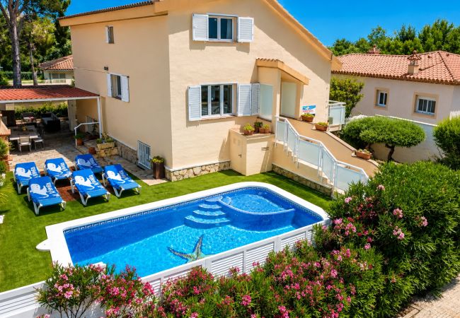 Вилла на Miami Playa - AMELIE Villa piscina privada, BBQ y Wifi gratis