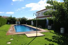 Таунхаус на Миами Плайя - MAGRA8 Adosado jardín privado, BBQ y piscina comun