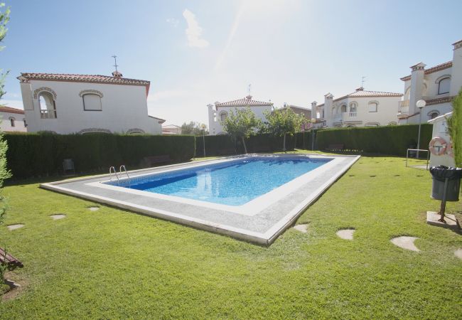 Таунхаус на Miami Playa - MASIA2 adosado jardín privado, BBQ y piscina comun Таунхаус на Miami Playa - MASIA2 adosado jardín privado, BBQ y piscina comun