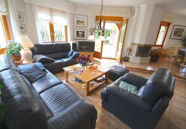 Вилла на Miami Playa - GRANADA Villa piscina, jardín, BBQ, Wifi gratis Вилла на Miami Playa - GRANADA Villa piscina, jardín, BBQ, Wifi gratis