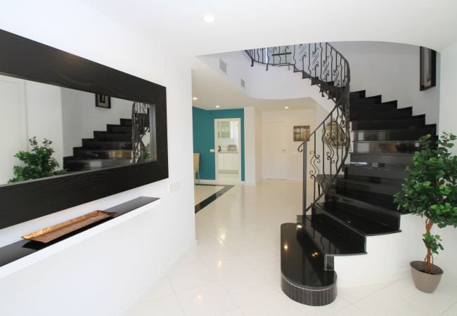 Вилла на Miami Playa - ALAMO Gran villa piscina privada y WiFi gratis Вилла на Miami Playa - ALAMO Gran villa piscina privada y WiFi gratis