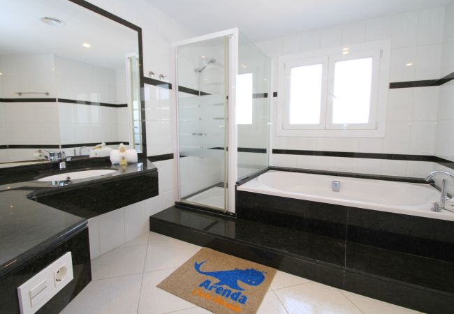 Вилла на Miami Playa - ALAMO Gran villa piscina privada y WiFi gratis Вилла на Miami Playa - ALAMO Gran villa piscina privada y WiFi gratis