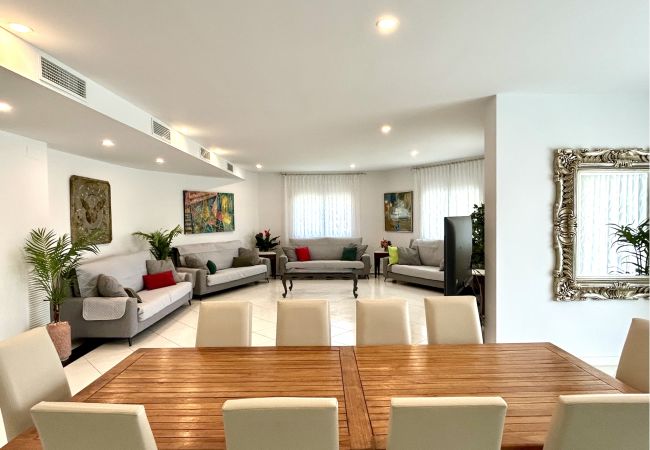 Вилла на Miami Playa - ALAMO Gran villa piscina privada y WiFi gratis Вилла на Miami Playa - ALAMO Gran villa piscina privada y WiFi gratis