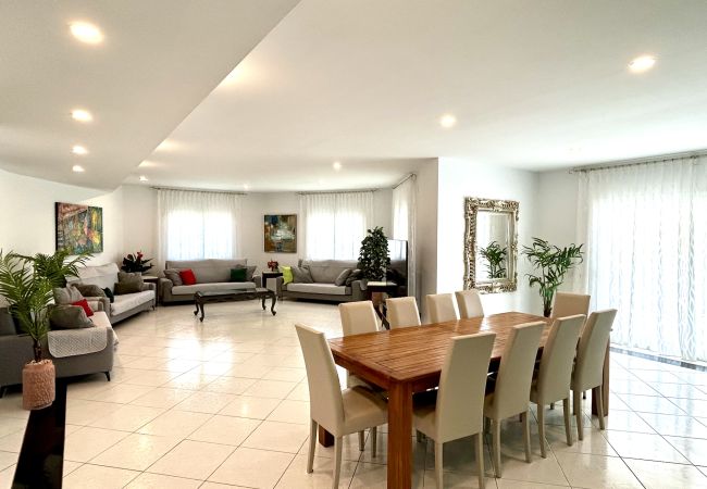 Вилла на Miami Playa - ALAMO Gran villa piscina privada y WiFi gratis Вилла на Miami Playa - ALAMO Gran villa piscina privada y WiFi gratis