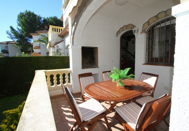 Таунхаус на Miami Playa - RIOJA Adosado jardín, BBQ, piscina y Wifi gratis Таунхаус на Miami Playa - RIOJA Adosado jardín, BBQ, piscina y Wifi gratis