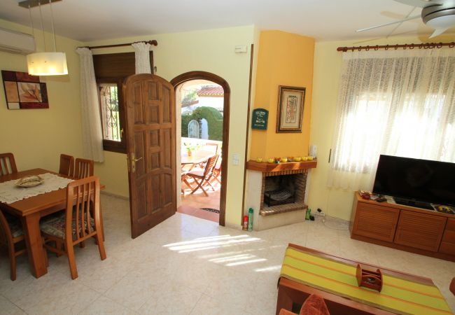 Таунхаус на Miami Playa - RIOJA Adosado jardín, BBQ, piscina y Wifi gratis Таунхаус на Miami Playa - RIOJA Adosado jardín, BBQ, piscina y Wifi gratis