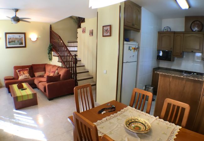 Таунхаус на Miami Playa - RIOJA Adosado jardín, BBQ, piscina y Wifi gratis Таунхаус на Miami Playa - RIOJA Adosado jardín, BBQ, piscina y Wifi gratis