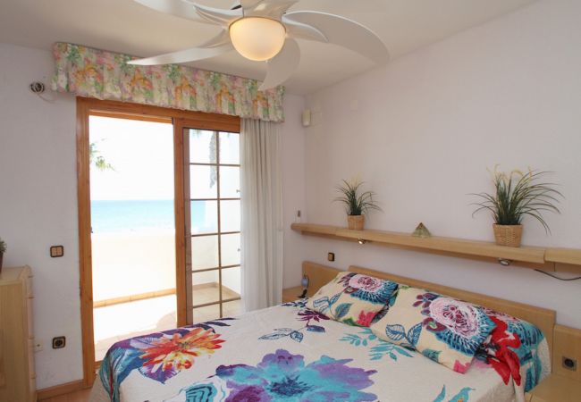 Таунхаус на Miami Playa - CASABLANCA 1ª línea mar con BBQ y Wifi Таунхаус на Miami Playa - CASABLANCA 1ª línea mar con BBQ y Wifi