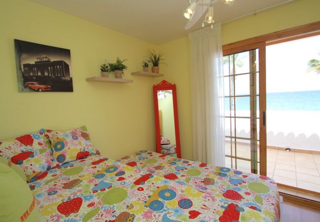 Таунхаус на Miami Playa - CASABLANCA 1ª línea mar con BBQ y Wifi Таунхаус на Miami Playa - CASABLANCA 1ª línea mar con BBQ y Wifi