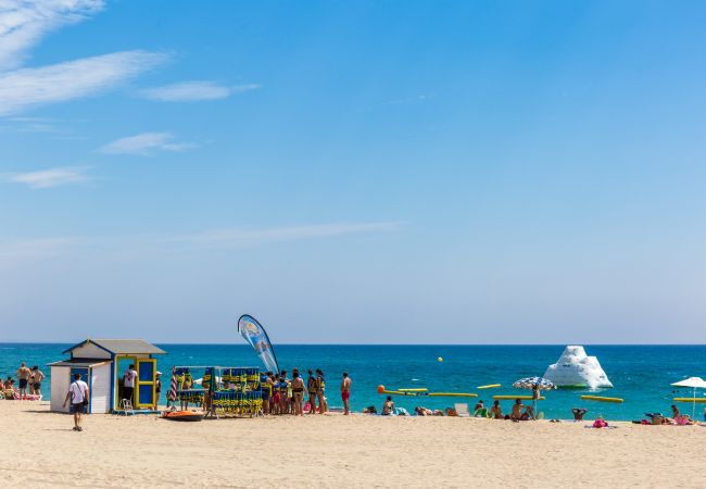 Таунхаус на Miami Playa - CASABLANCA 1ª línea mar con BBQ y Wifi Таунхаус на Miami Playa - CASABLANCA 1ª línea mar con BBQ y Wifi