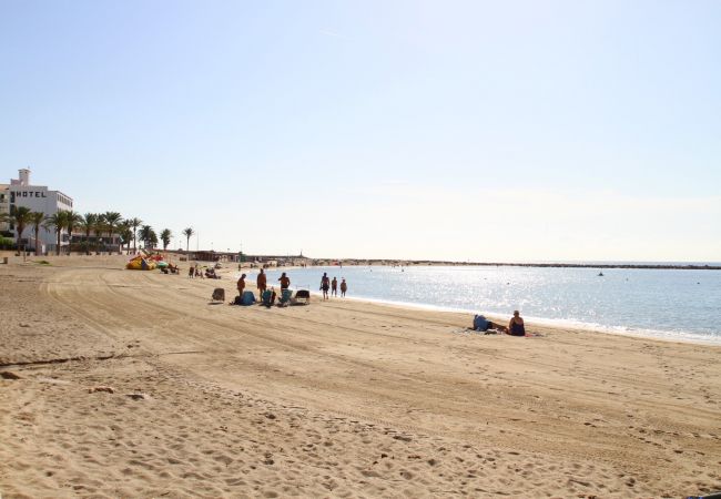 Вилла на Hospitalet de L´Infant - PERLA Gran villa piscina privada y WiFi gratis Вилла на Hospitalet de L´Infant - PERLA Gran villa piscina privada y WiFi gratis