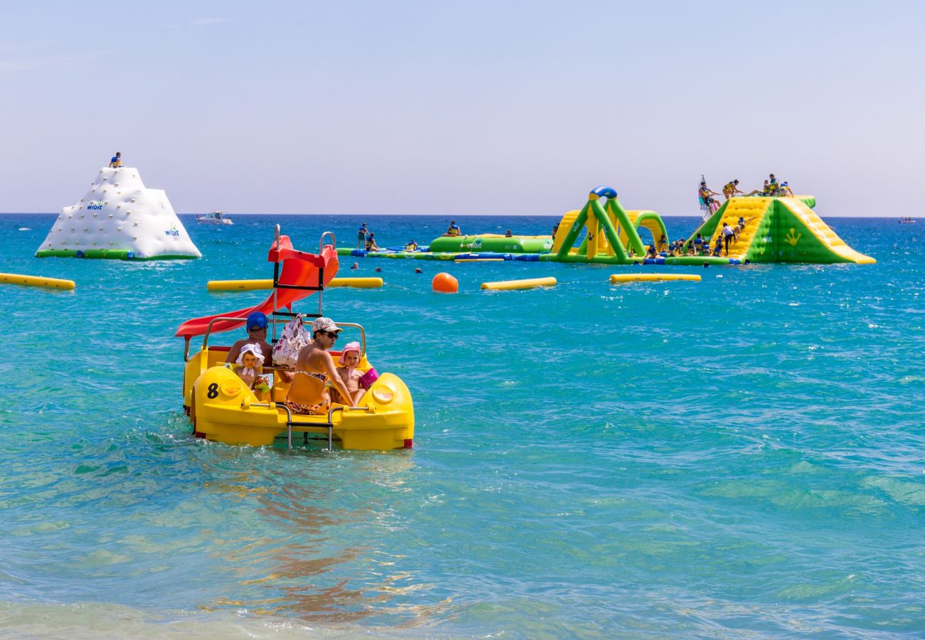 Таунхаус на Миами Плайя - BEDOL1 Adosado jardín, piscina comun, WiFi gratis Таунхаус на Миами Плайя - BEDOL1 Adosado jardín, piscina comun, WiFi gratis