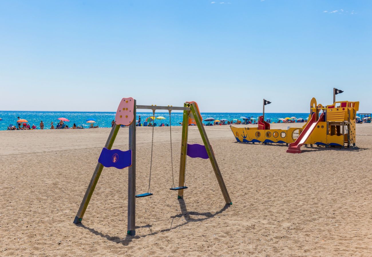 Таунхаус на Миами Плайя - BEDOL1 Adosado jardín, piscina comun, WiFi gratis Таунхаус на Миами Плайя - BEDOL1 Adosado jardín, piscina comun, WiFi gratis