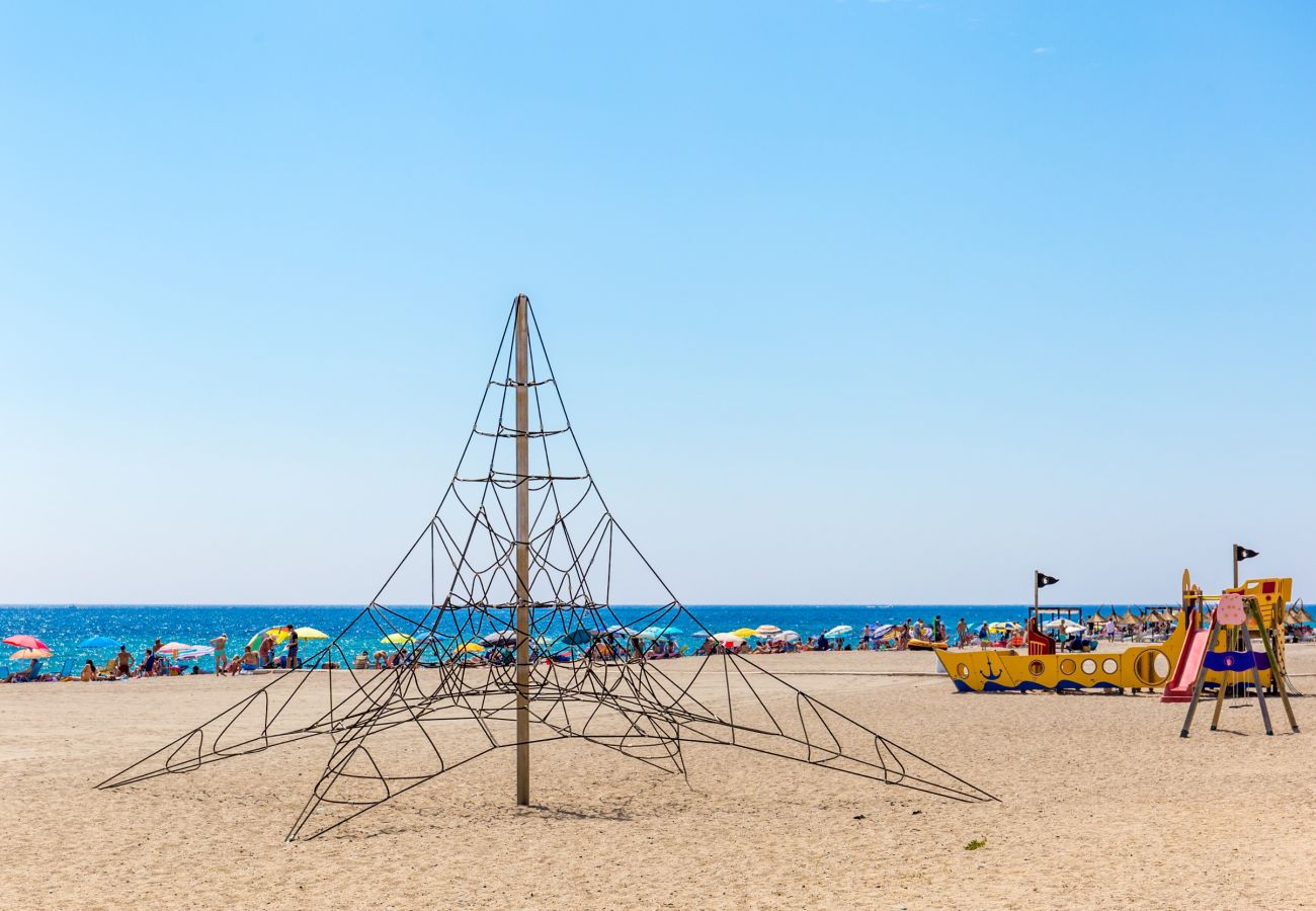 Таунхаус на Миами Плайя - BEDOL1 Adosado jardín, piscina comun, WiFi gratis Таунхаус на Миами Плайя - BEDOL1 Adosado jardín, piscina comun, WiFi gratis