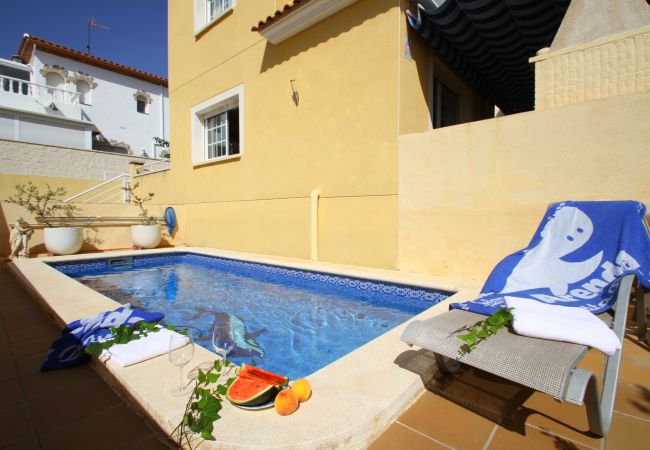 Вилла на Miami Playa - TINA villa adosada con piscina privada Вилла на Miami Playa - TINA villa adosada con piscina privada