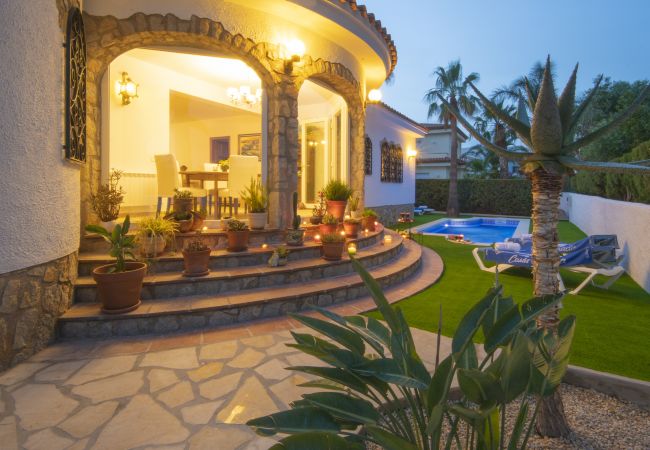 Вилла на Миами Плайя - MAGNOLIA villa con piscina al lado de la playa Вилла на Миами Плайя - MAGNOLIA villa con piscina al lado de la playa