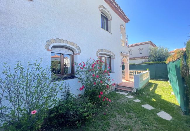 Таунхаус на Miami Playa - MASIA4 adosado con piscina comunitaria Таунхаус на Miami Playa - MASIA4 adosado con piscina comunitaria